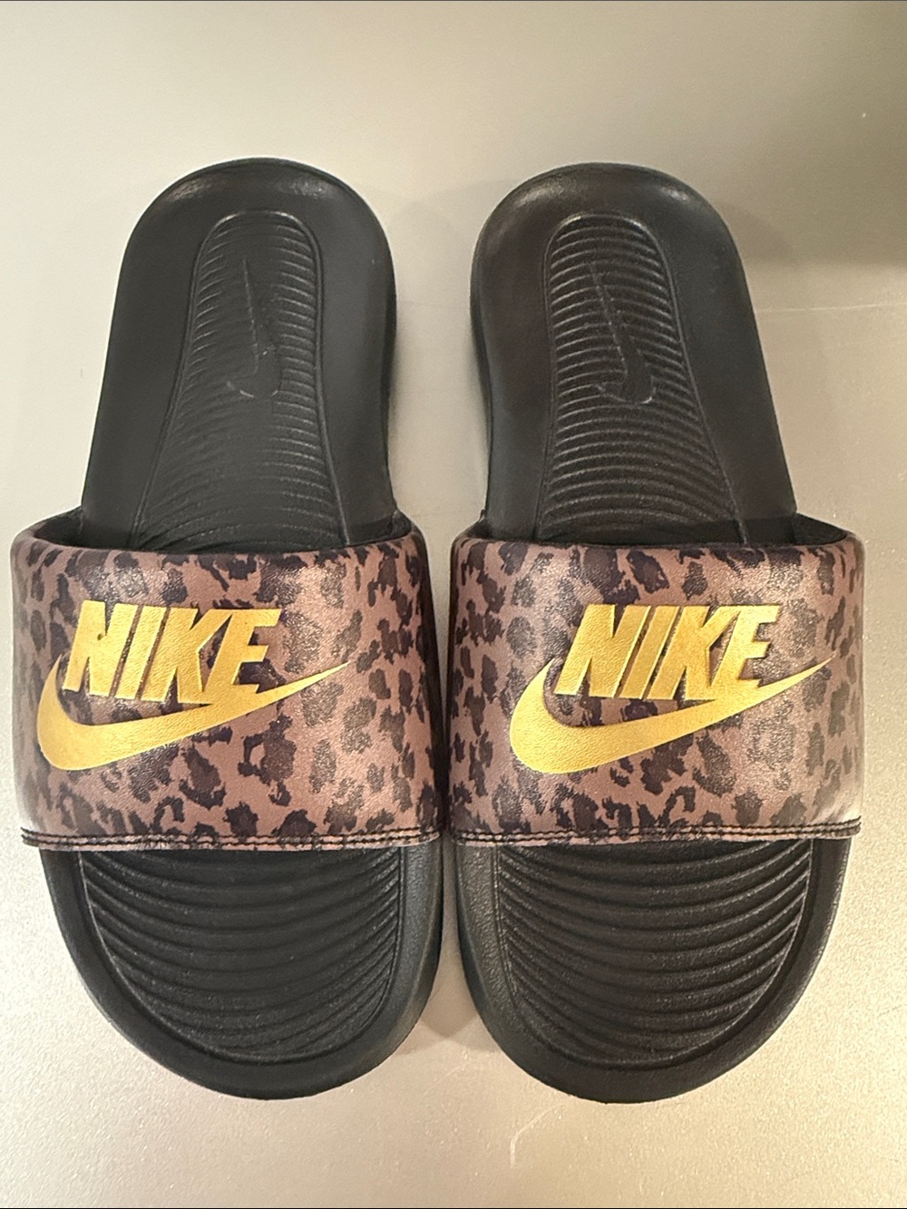 Nike slides BRAND NEW size 8